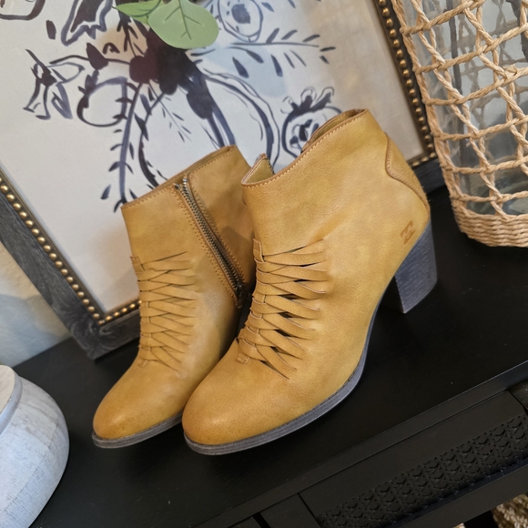 Billabong Shoes - Billabong Women's Sea You There Ankle Booties 8.5